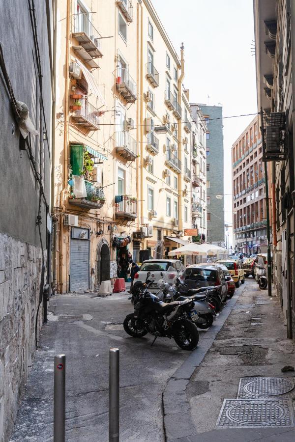 Appartamento Moderno Nel Centro Storico Nápoles Exterior foto